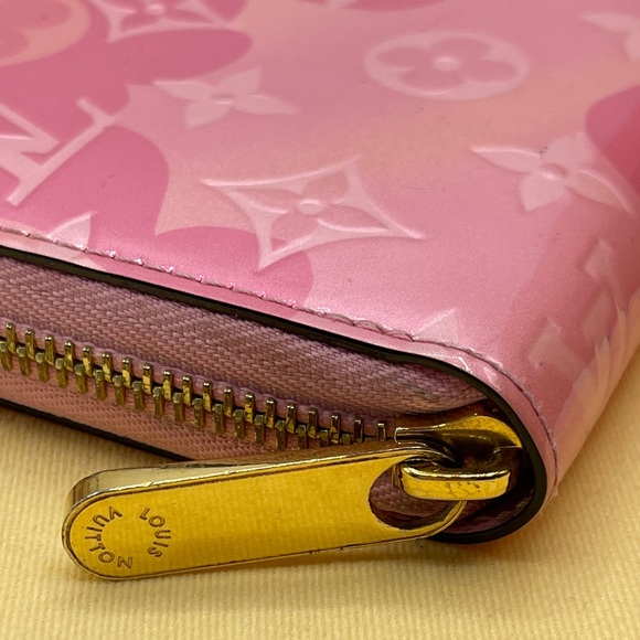 Louis Vuitton Valentine Vernis Monogram Limited Edition Long Round Zippy Wallet - Picture 9 of 16